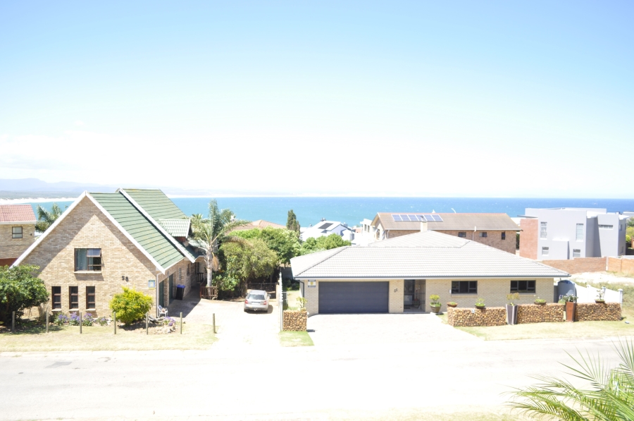 5 Bedroom Property for Sale in Wavecrest Eastern Cape